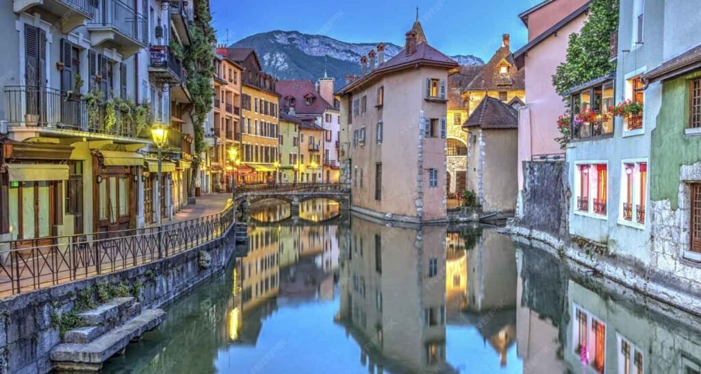 Annecy vieille ville le soir